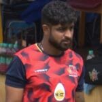 घरेलू क्रिकेट मैच के दौरान टीम जर्सी में Shubham Ranjane